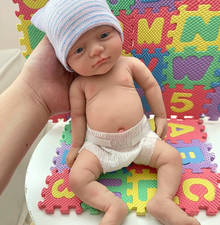 Full-Sillicone-Reborn-Doll_e84ab0bb-20ba-4c6d-b0c6-21f80442597b Micro Preemie Hyper Realistic Silicone Reborn Dolls – Your Perfect Child-Friendly Playmates