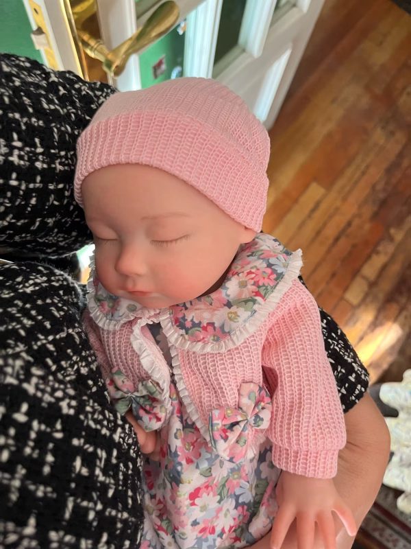 "Lil' Miracle: 35 cm Hyper-Realistic Silicone Reborn Girl – Drinks, Pees, and Bathes